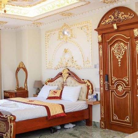 Tri Tam Hotel - Khach San Tri Tam Ben Luc Buitenkant foto