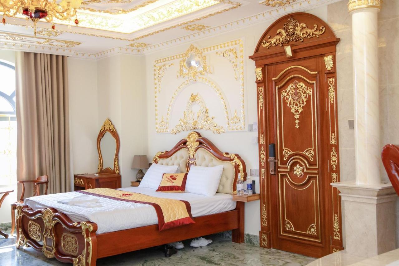 Tri Tam Hotel - Khach San Tri Tam Ben Luc Buitenkant foto
