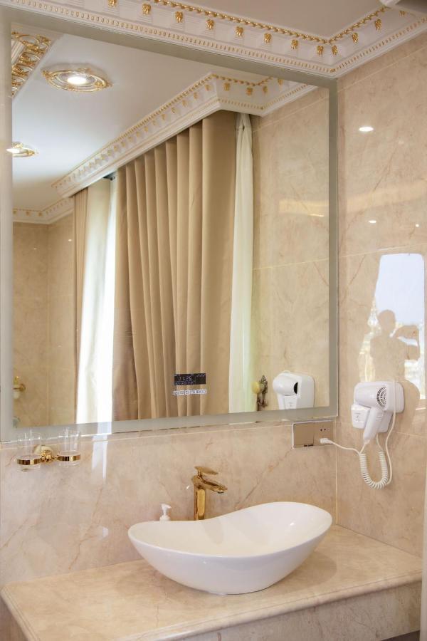Tri Tam Hotel - Khach San Tri Tam Ben Luc Buitenkant foto