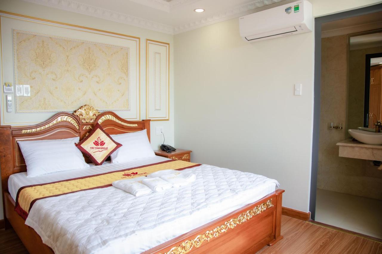 Tri Tam Hotel - Khach San Tri Tam Ben Luc Buitenkant foto