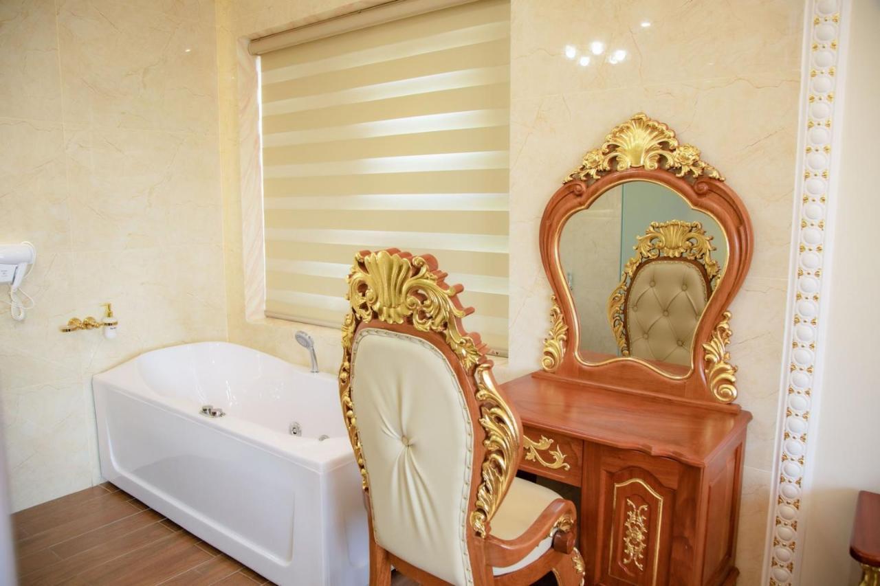 Tri Tam Hotel - Khach San Tri Tam Ben Luc Buitenkant foto