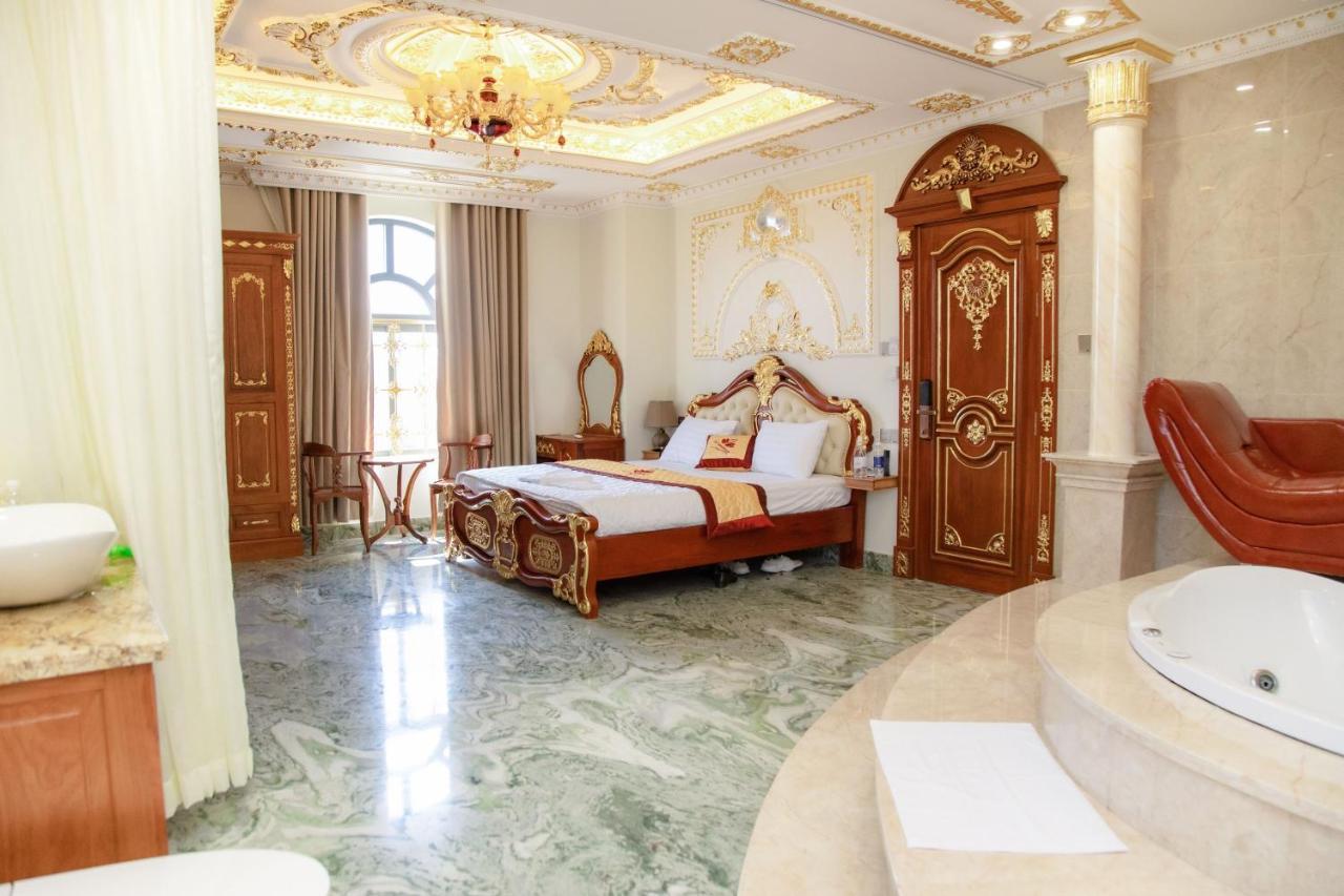 Tri Tam Hotel - Khach San Tri Tam Ben Luc Buitenkant foto