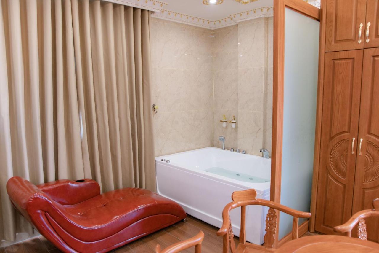 Tri Tam Hotel - Khach San Tri Tam Ben Luc Buitenkant foto