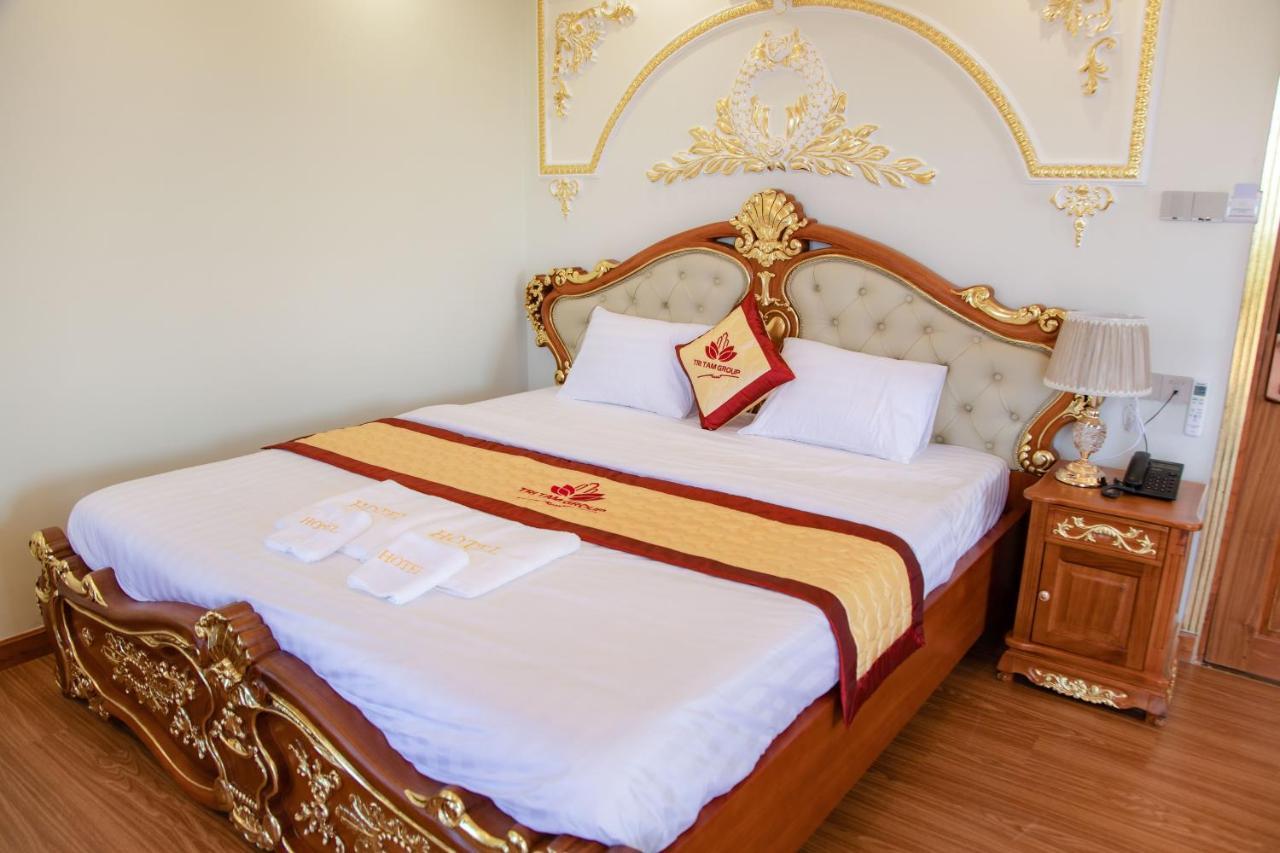 Tri Tam Hotel - Khach San Tri Tam Ben Luc Buitenkant foto