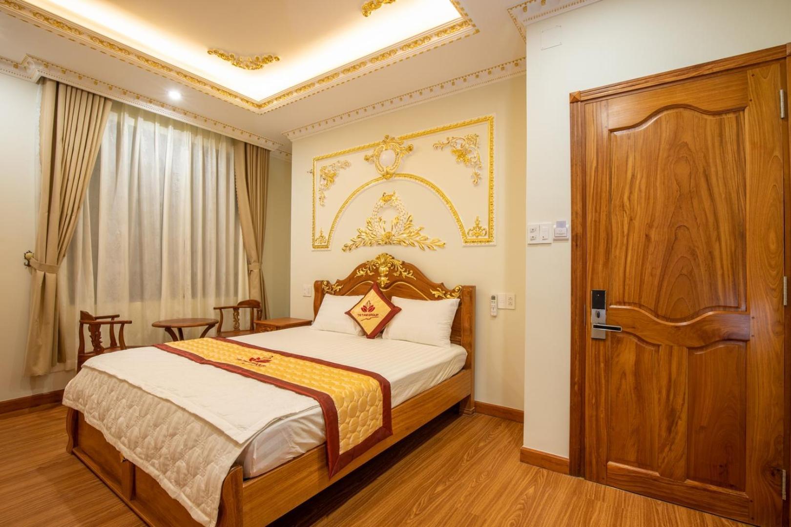 Tri Tam Hotel - Khach San Tri Tam Ben Luc Buitenkant foto